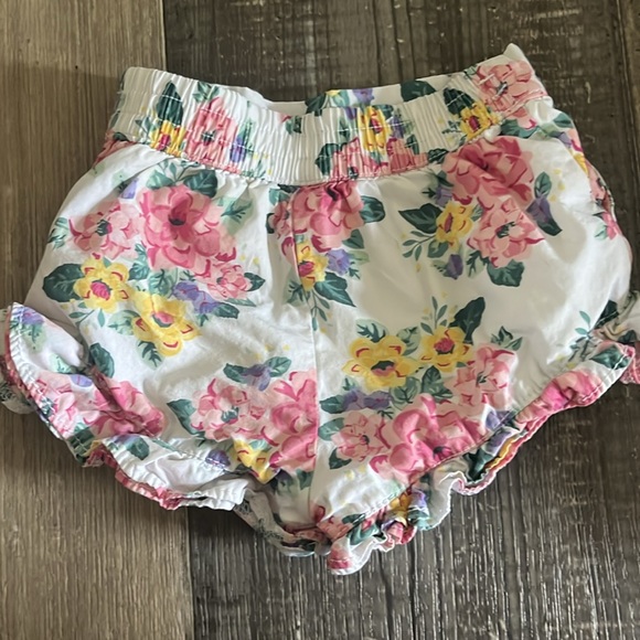 Janie & Jack girls shorts 6-12m - Picture 2 of 3